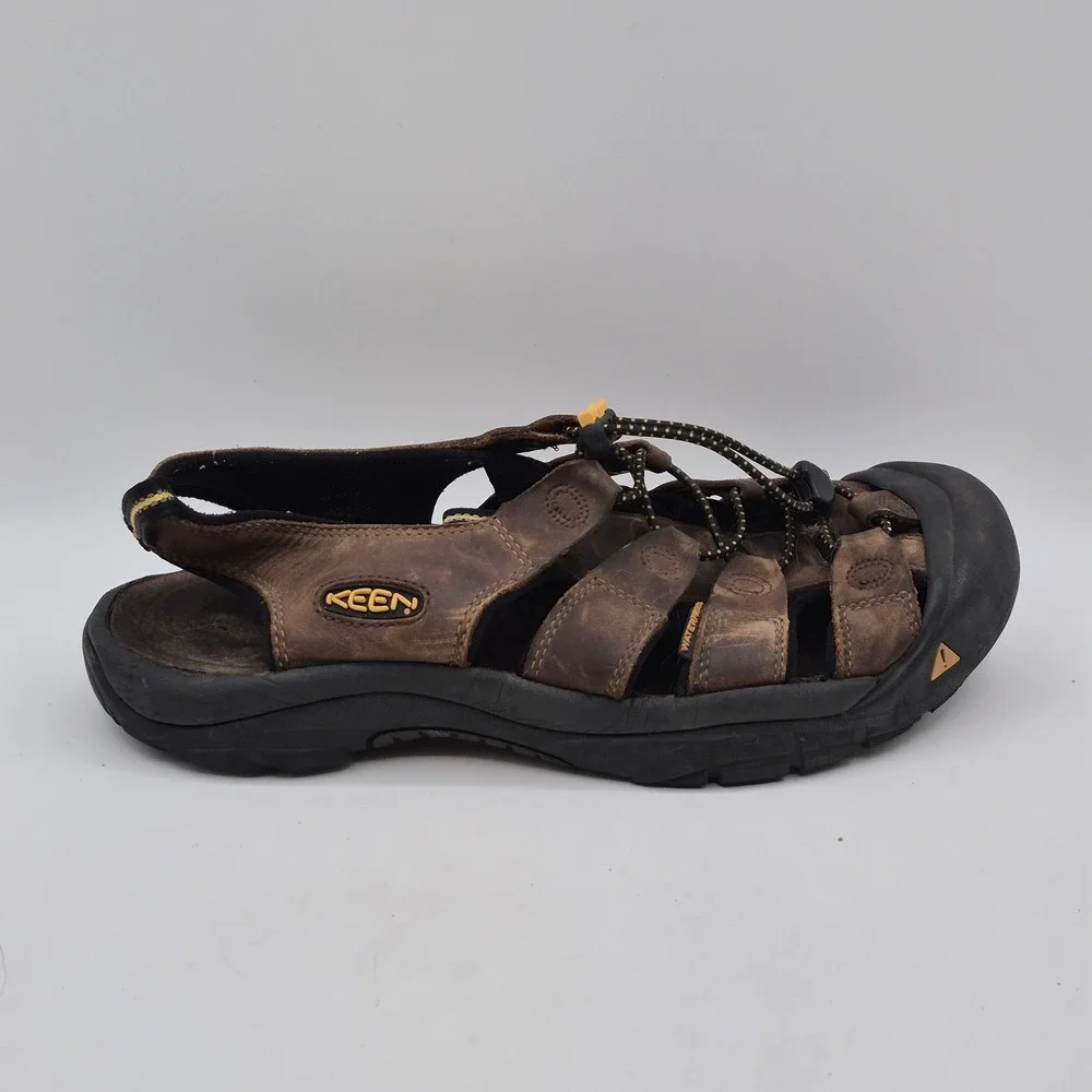 KEEN Newport Leather Sandals Mens Size 10 Brown Closed Toe Hiking Outdoor Bungee
